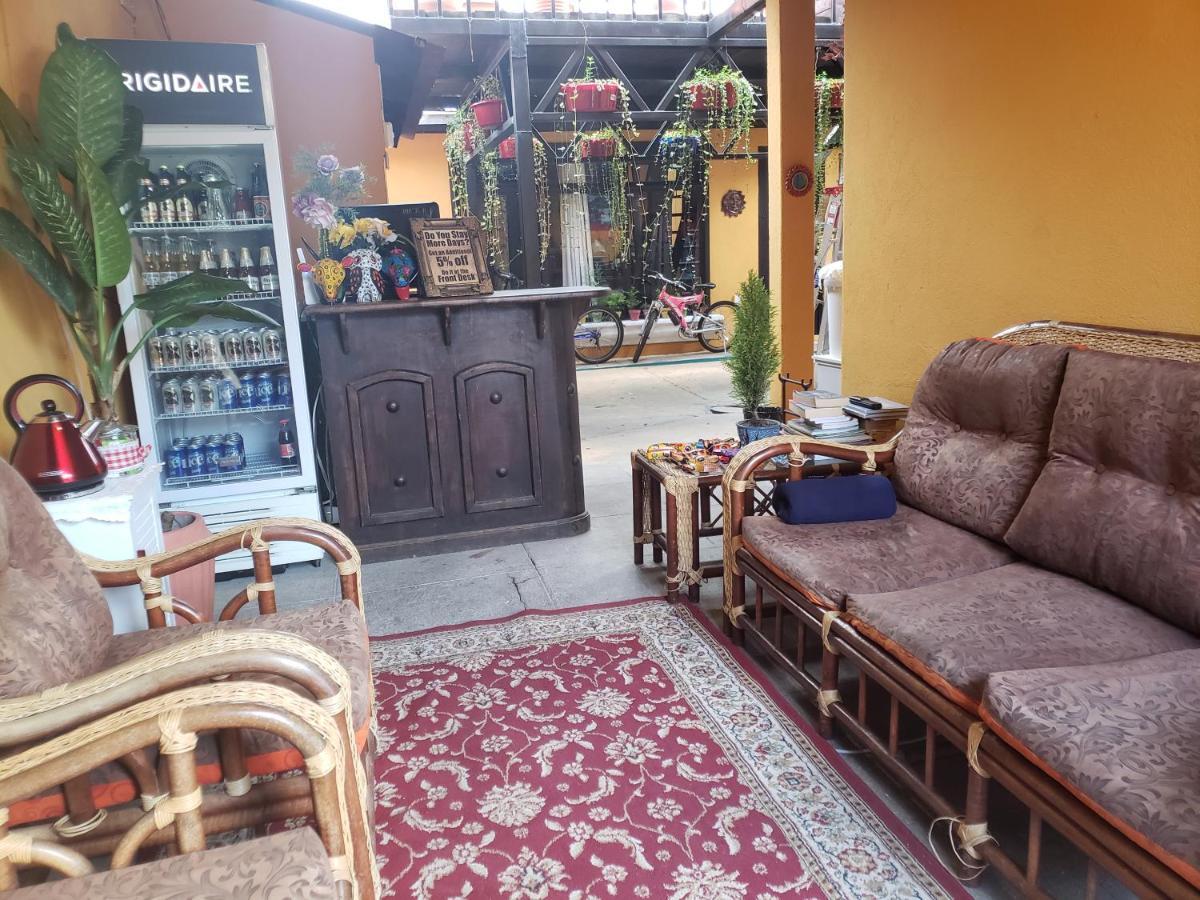 Parrot House Bed and Breakfast Antigua Buitenkant foto