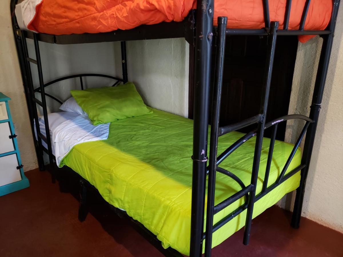 Parrot House Bed and Breakfast Antigua Buitenkant foto