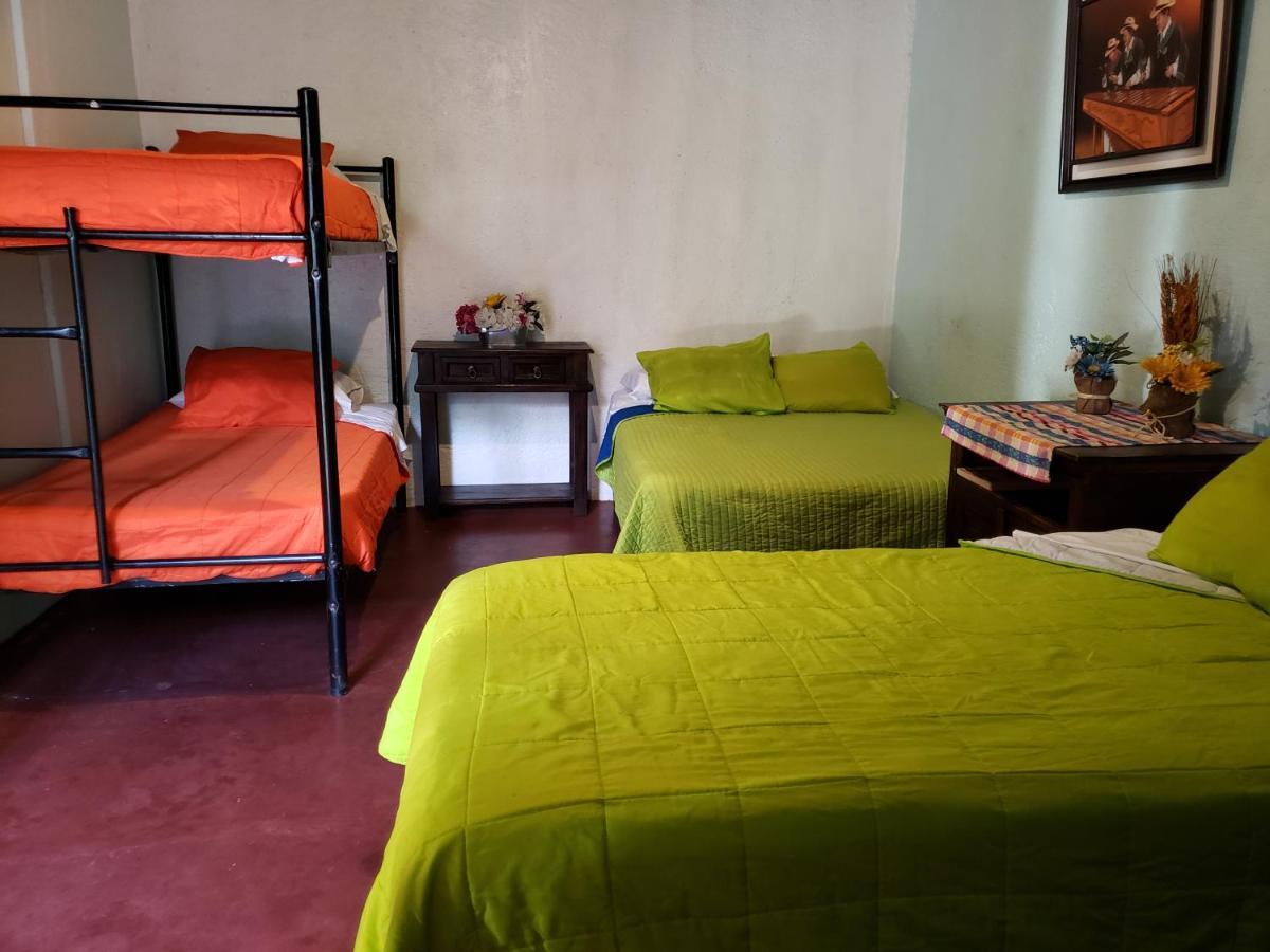 Parrot House Bed and Breakfast Antigua Buitenkant foto