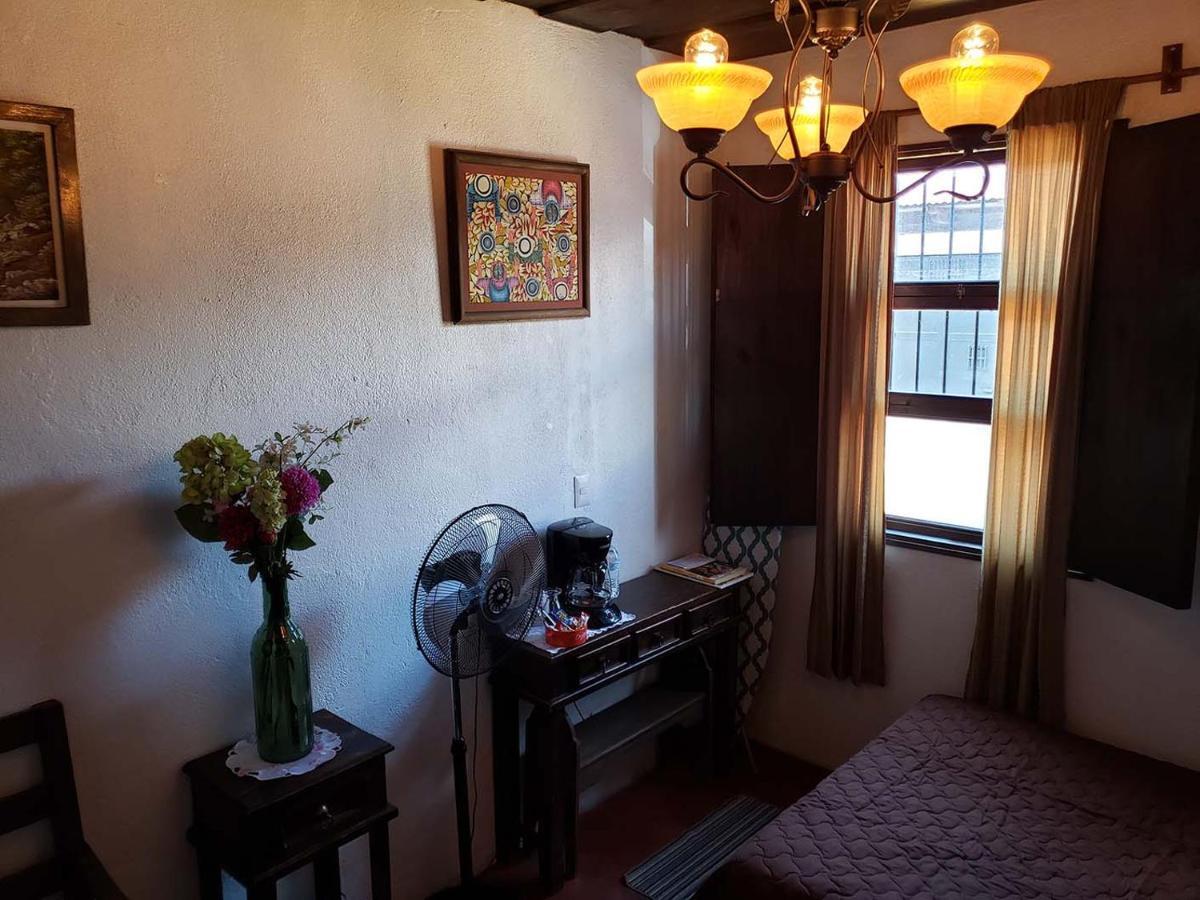Parrot House Bed and Breakfast Antigua Buitenkant foto