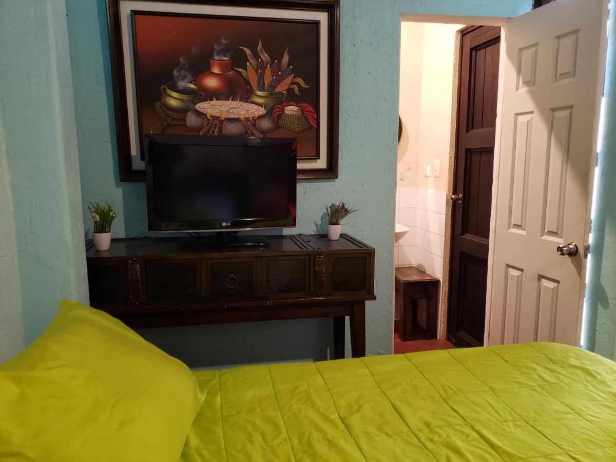 Parrot House Bed and Breakfast Antigua Buitenkant foto
