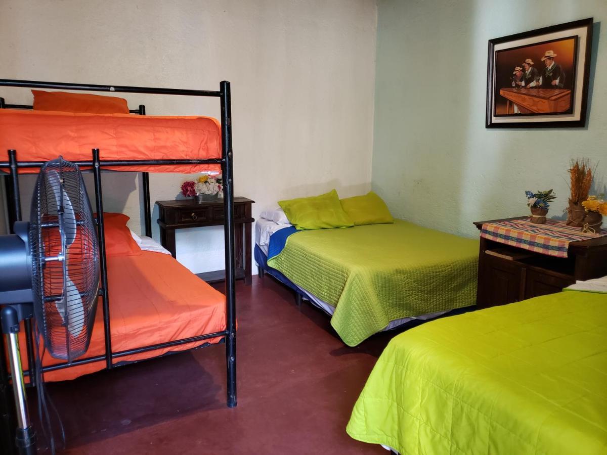 Parrot House Bed and Breakfast Antigua Buitenkant foto