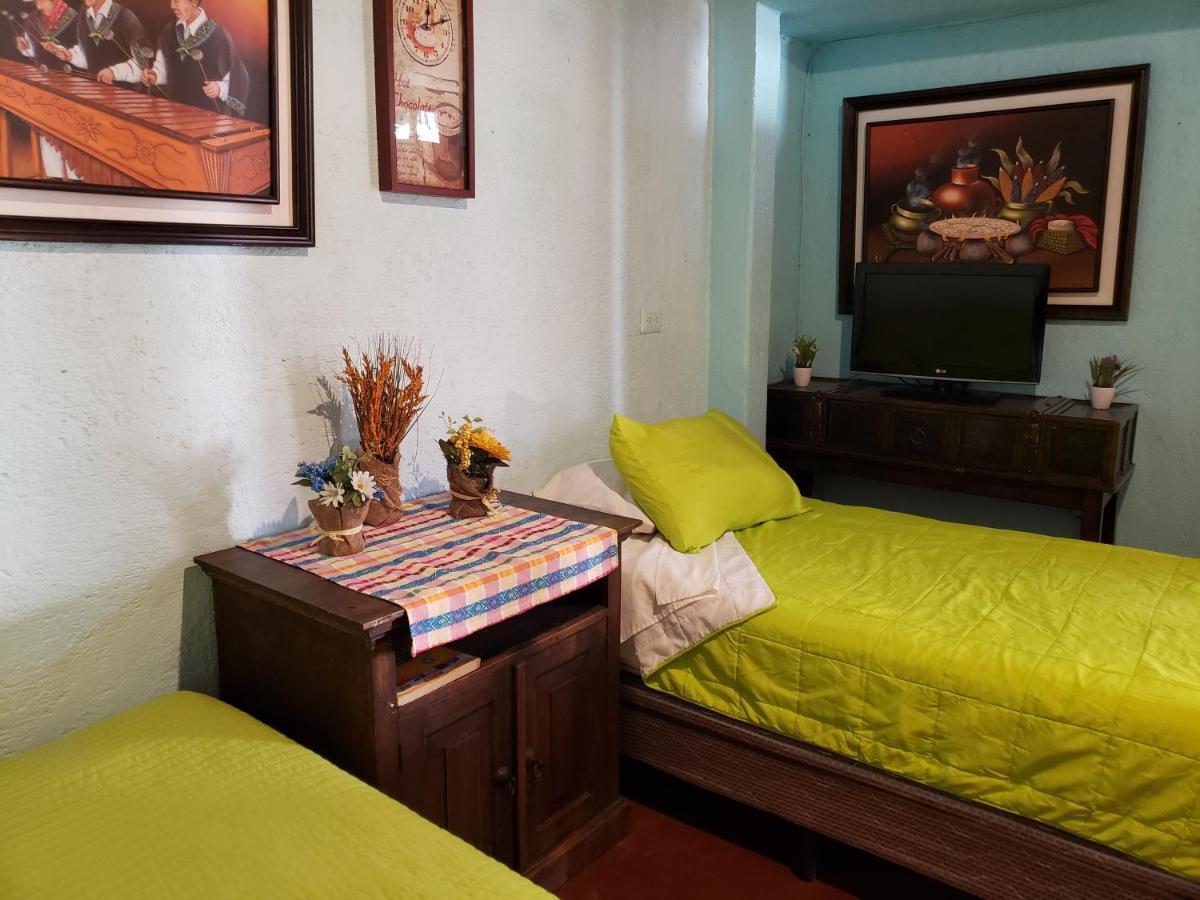 Parrot House Bed and Breakfast Antigua Buitenkant foto