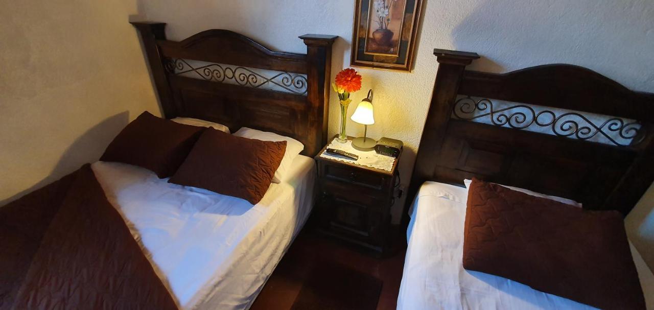Parrot House Bed and Breakfast Antigua Buitenkant foto