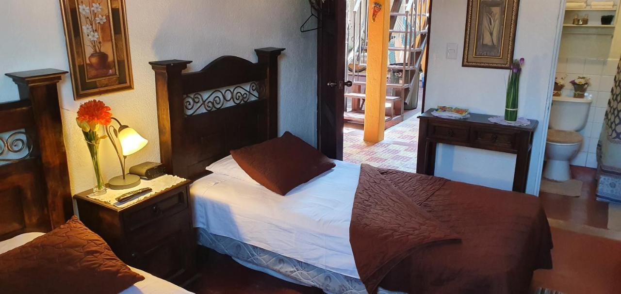 Parrot House Bed and Breakfast Antigua Buitenkant foto