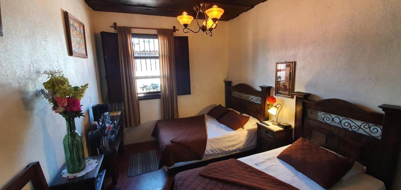 Parrot House Bed and Breakfast Antigua Buitenkant foto